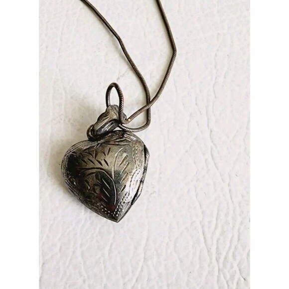 Vintage Sterling Silver Engraved 1.25 Inch Heart Locket 8.25g - Picture 4 of 7